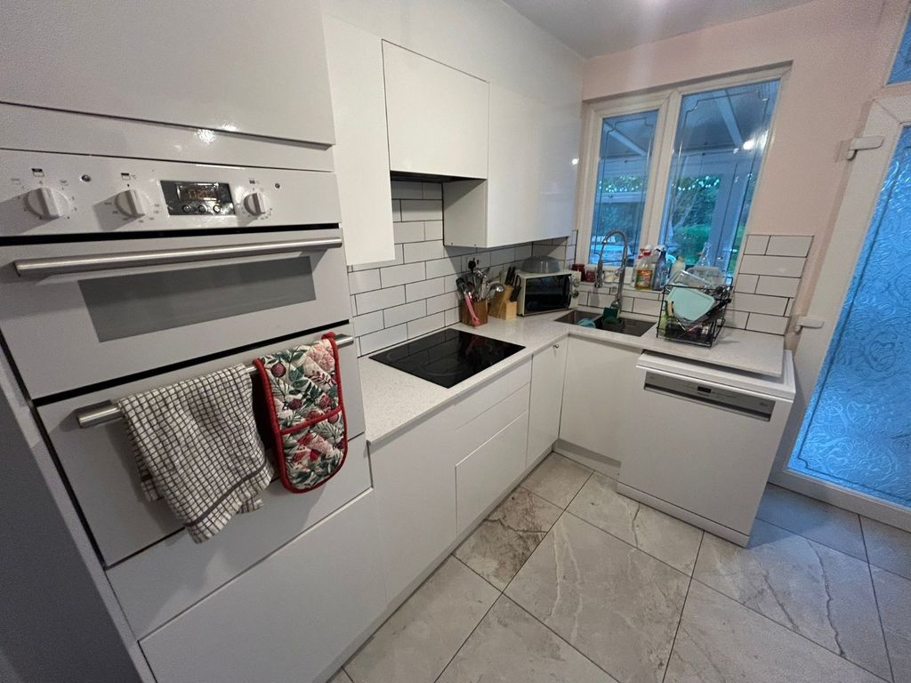 Property photo 3 of 21 Kitchen