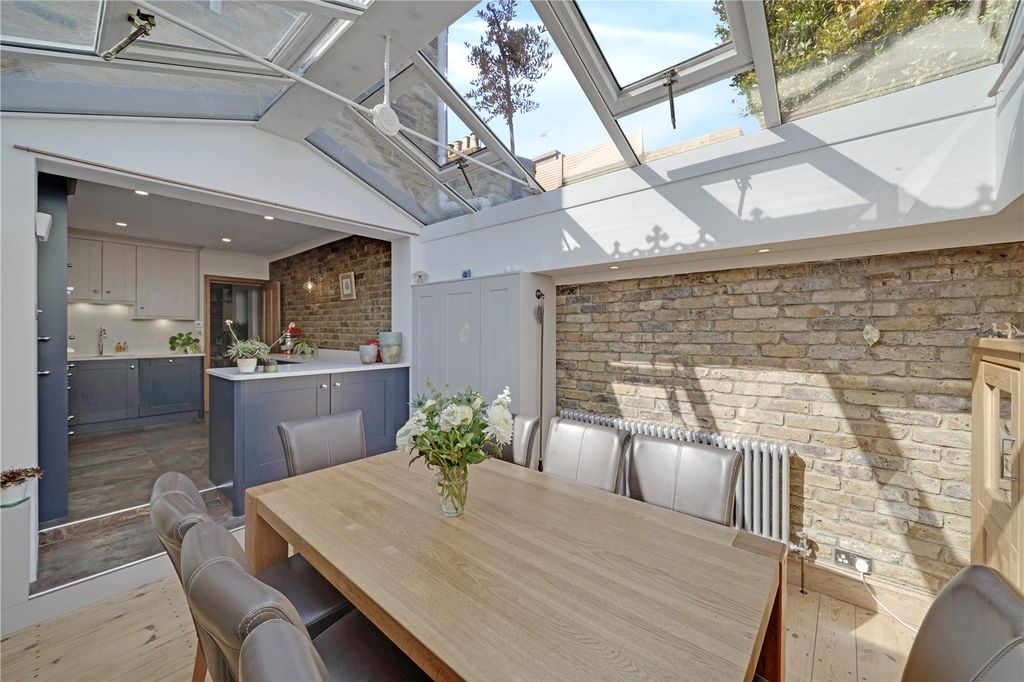 Property photo 2 of 21 Picture No. 12