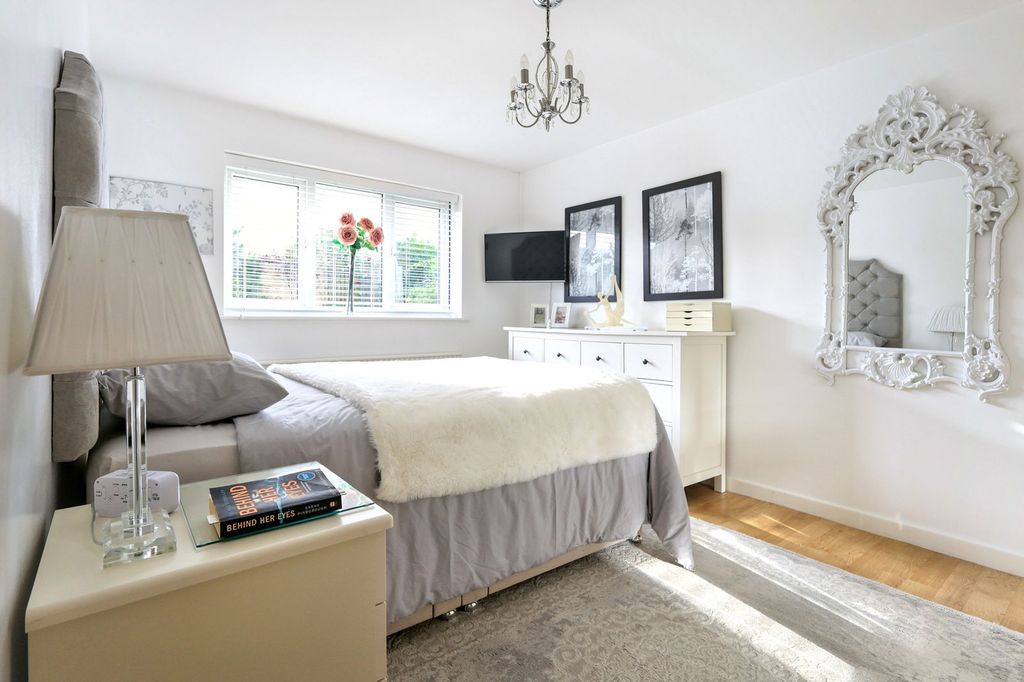 Property photo 3 of 32 Img_1952_1758718303701.Jpeg