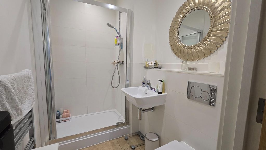 Additional image 5 of 2 bed flat for saleWainwright Avenue, Greenhithe DA9