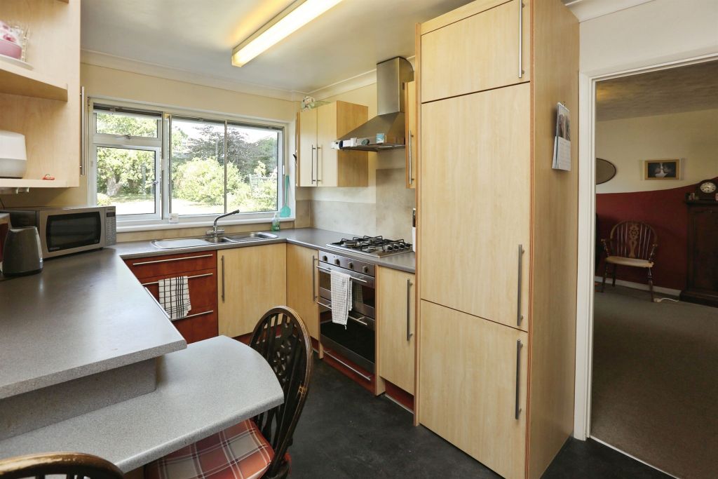 Property photo 3 of 28