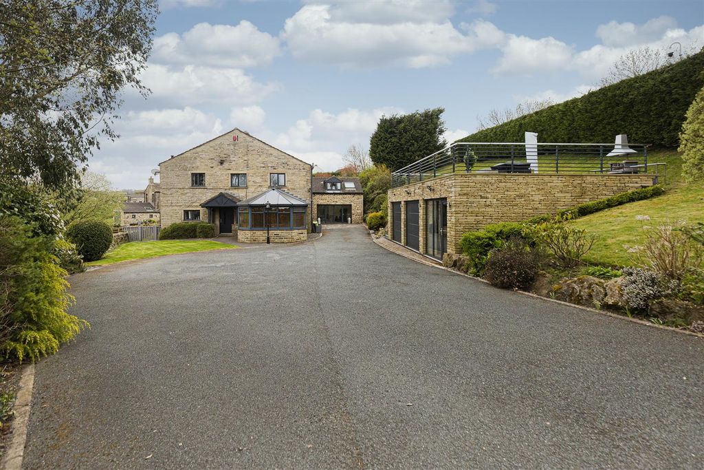 Property photo 1 of 89