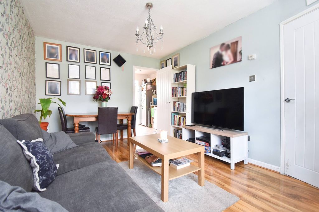 Property photo 3 of 11