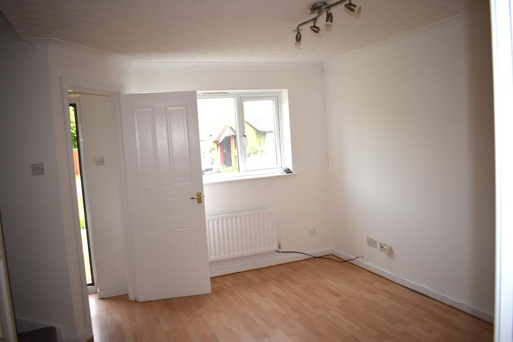 Property photo 2 of 8 Lounge.Jpg