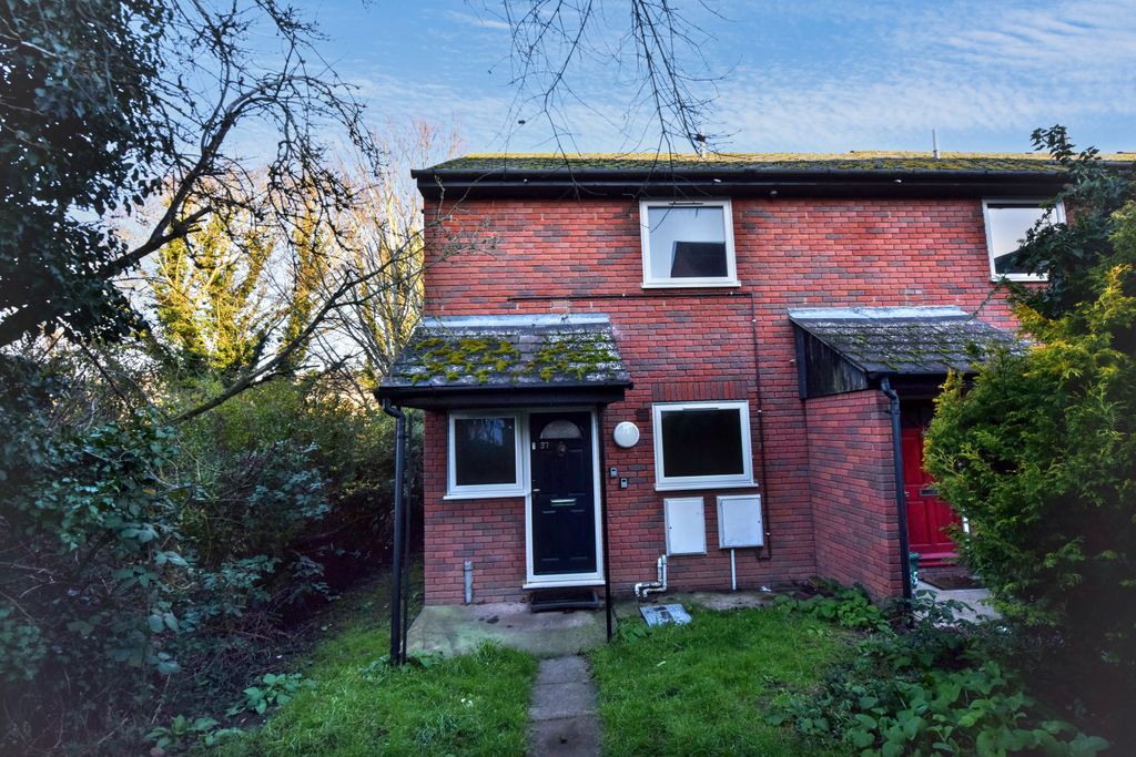 Property photo 1 of 16 37 St Albans Road, Colchester, Essex, Co3 3Jq