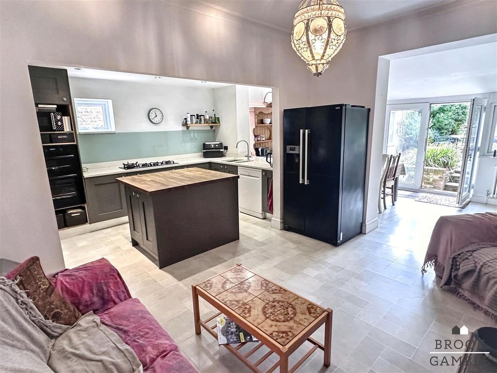 Property photo 3 of 37 01323 438506