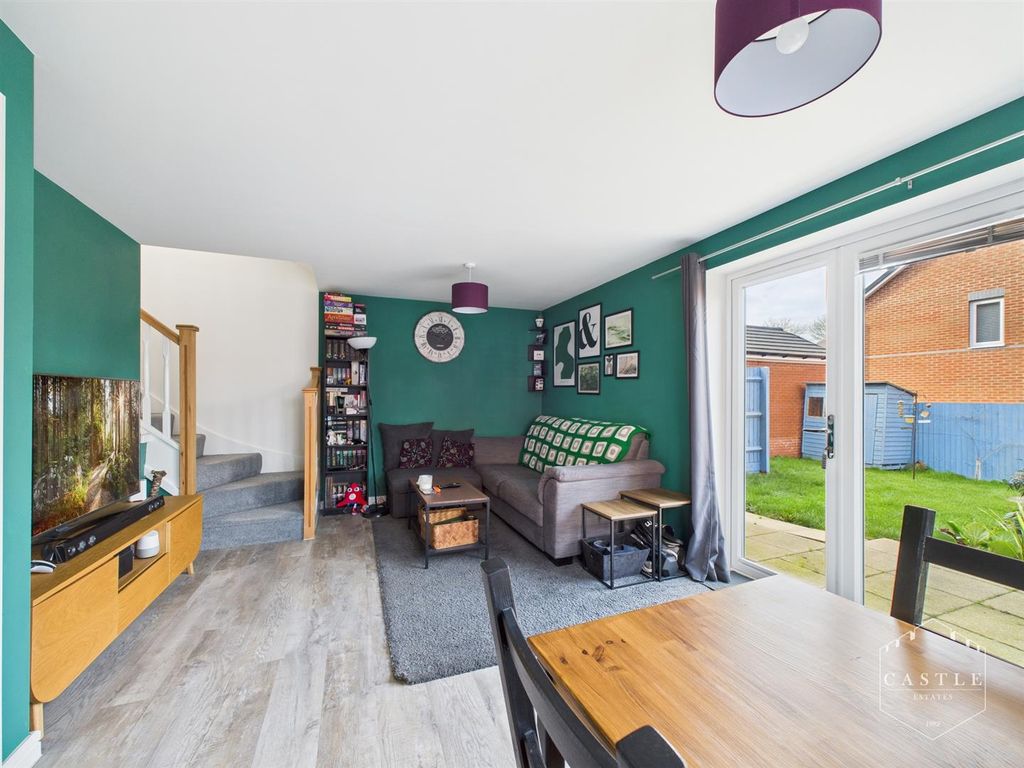 Property photo 3 of 22 Lounge