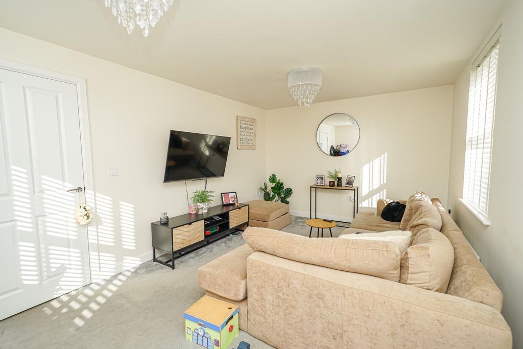 Property photo 2 of 21