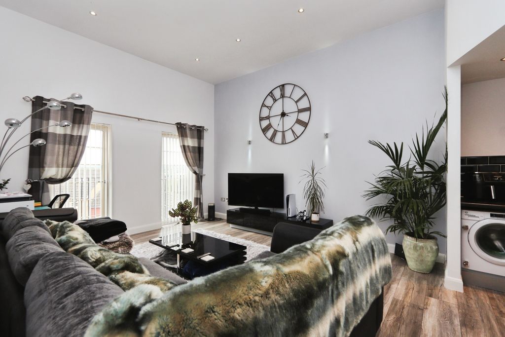 Property photo 2 of 17 Img_2537