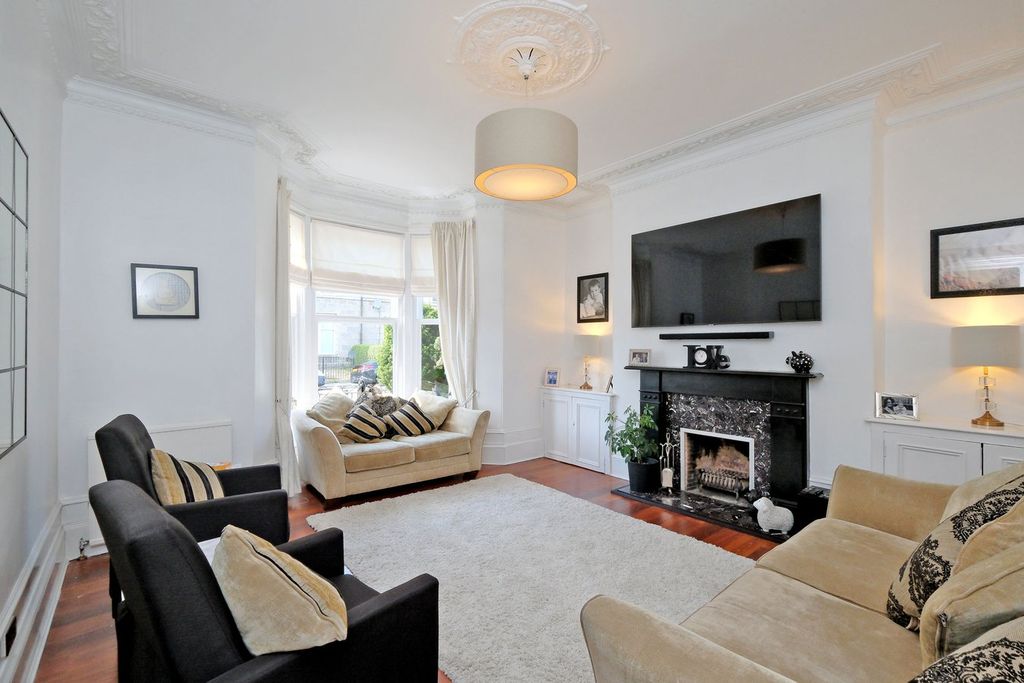 Property photo 2 of 32