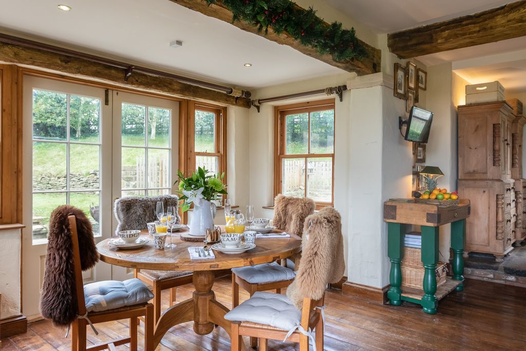 Property photo 3 of 29 Breakfast Area