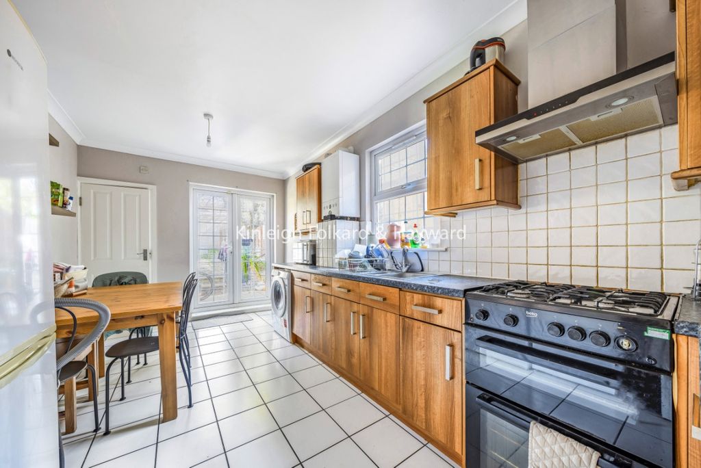 Property photo 2 of 14 F2Dfdde9-613c-40E1-8