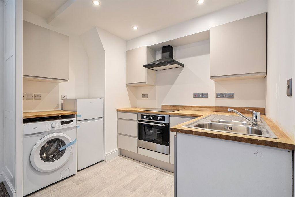 Property photo 2 of 7 Kitchen