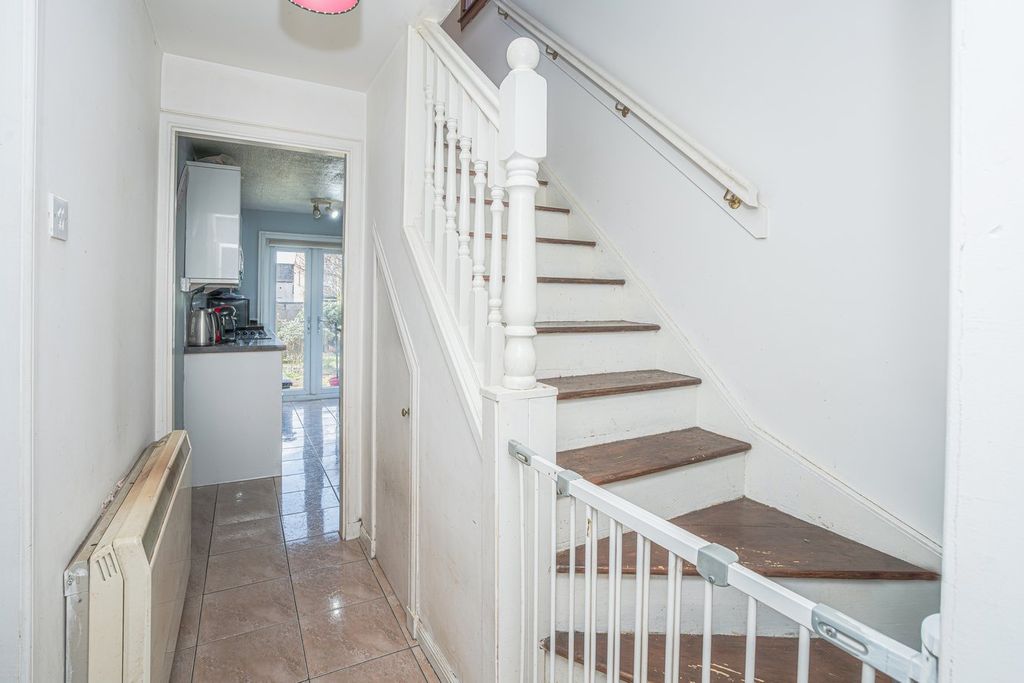 Property photo 2 of 28