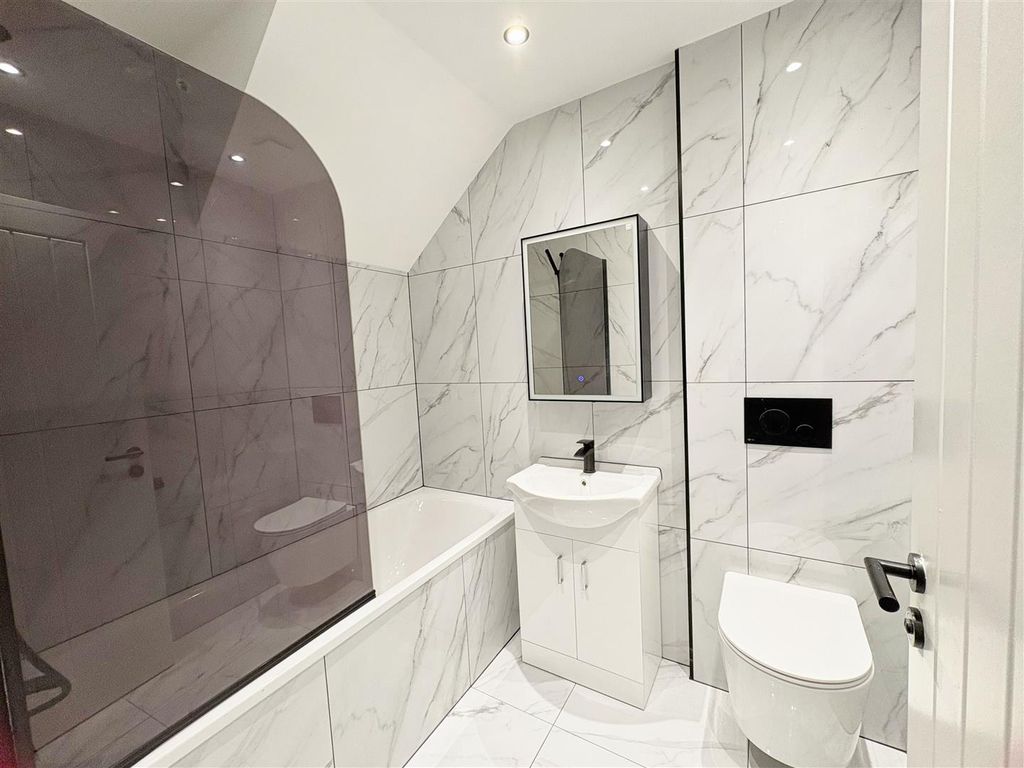 Property photo 3 of 6 Bathroom