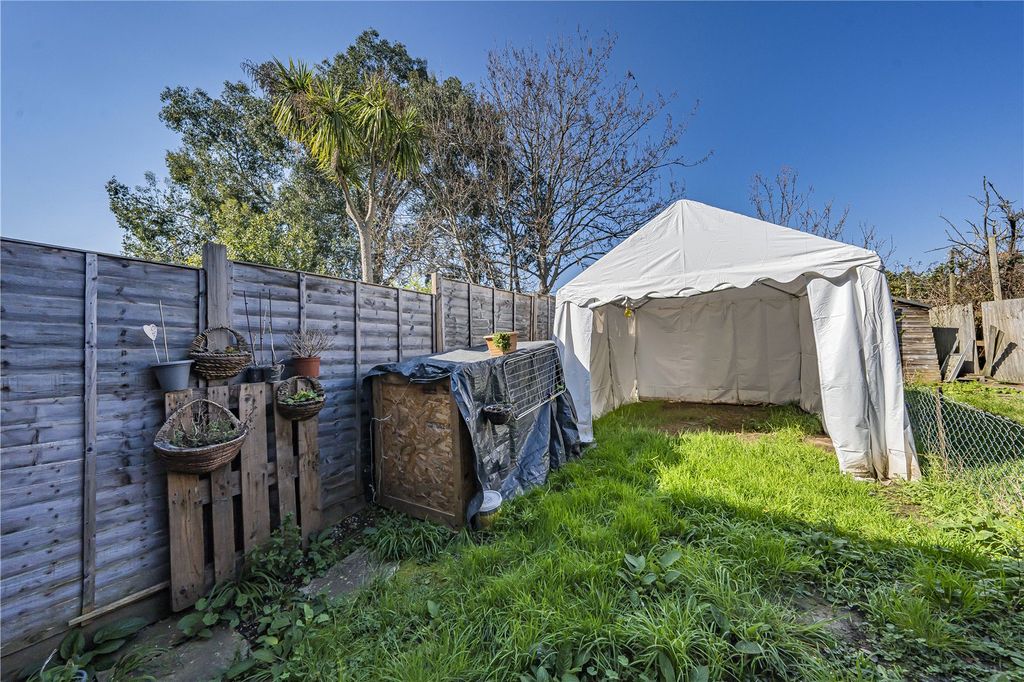 Property photo 3 of 8 Picture 3