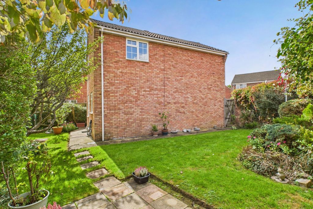 Property photo 3 of 12 Garden Side