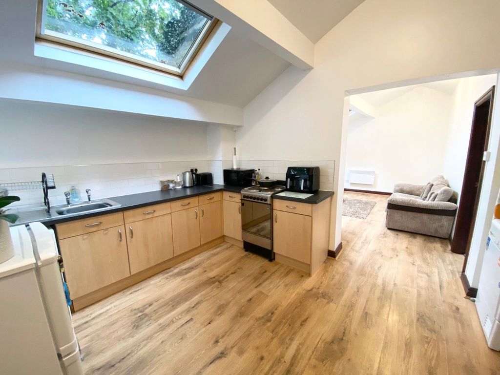 Property photo 2 of 12 Picture No. 18