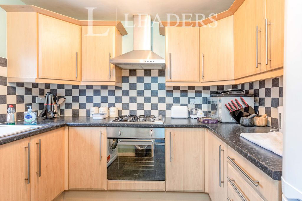 Property photo 2 of 7 Kitchen