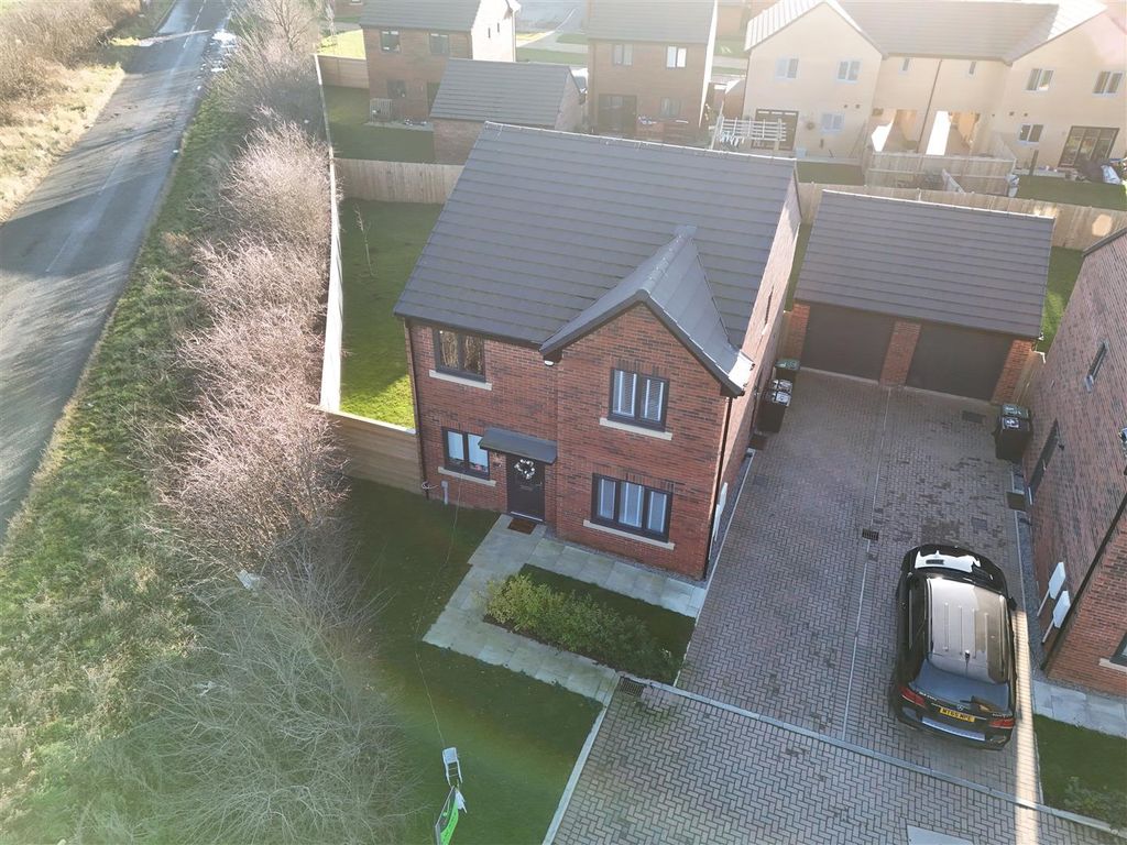 Property photo 1 of 24 Externally