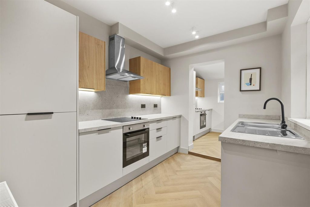 Property photo 1 of 4 Kitchen