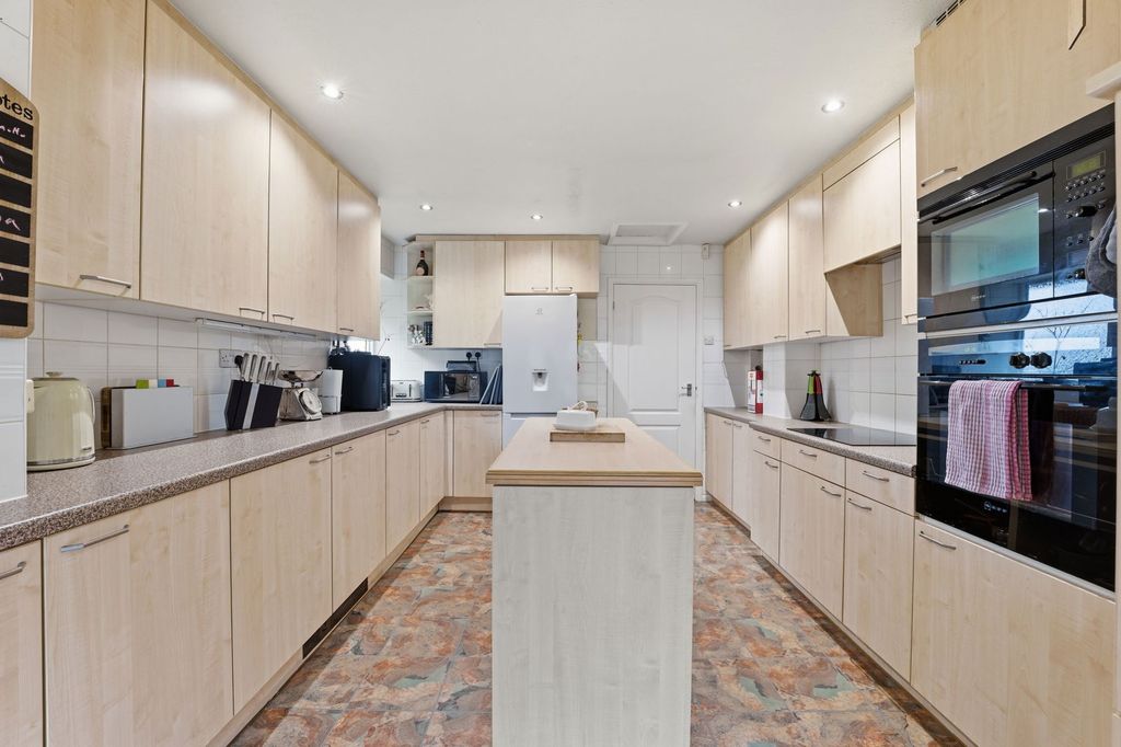 Property photo 3 of 29