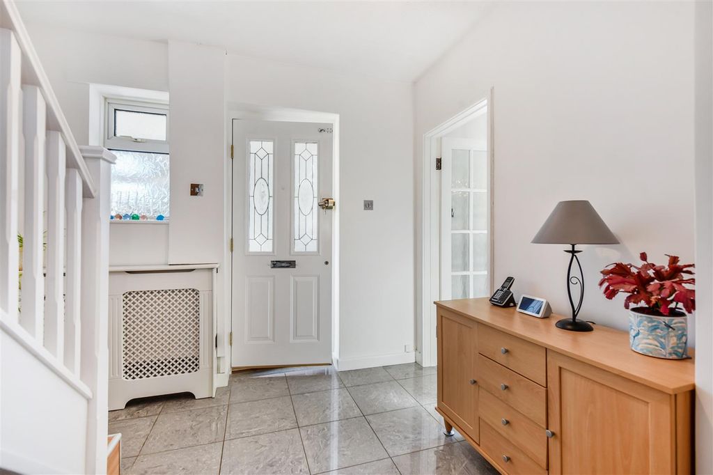 Property photo 3 of 34 Ph37_6189212.Jpg