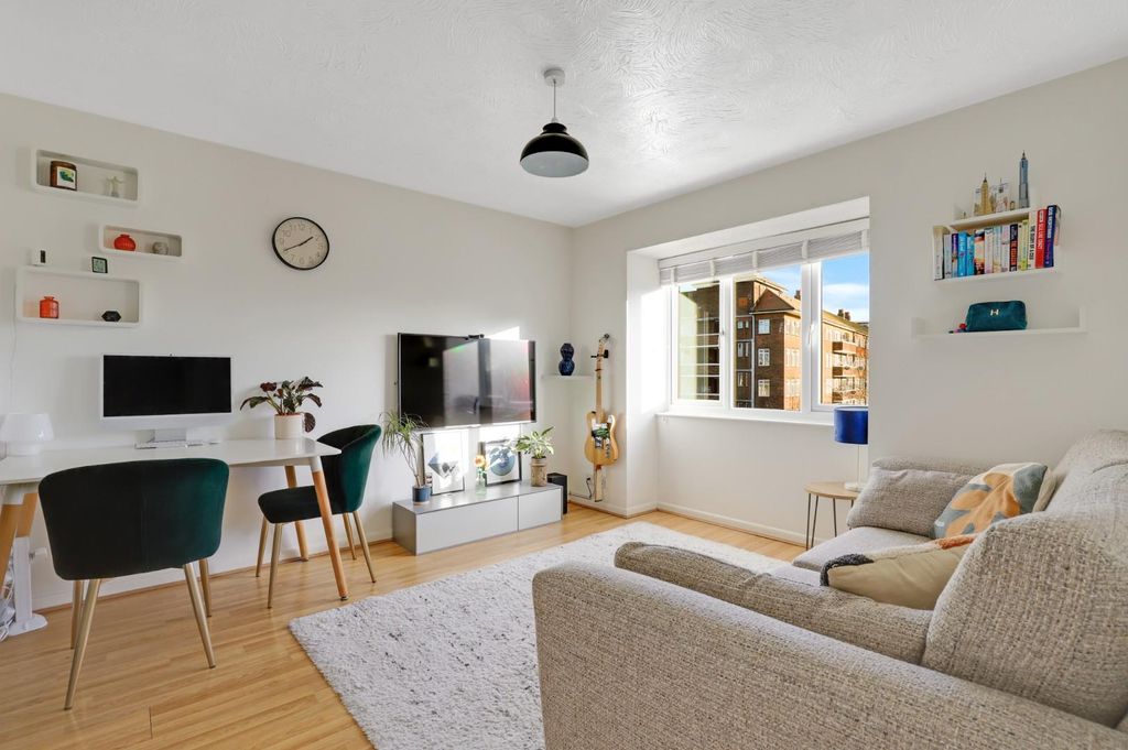 Property photo 3 of 14 10-cc4Bjhpropworld - 29 Castle Court - 1.Jpg