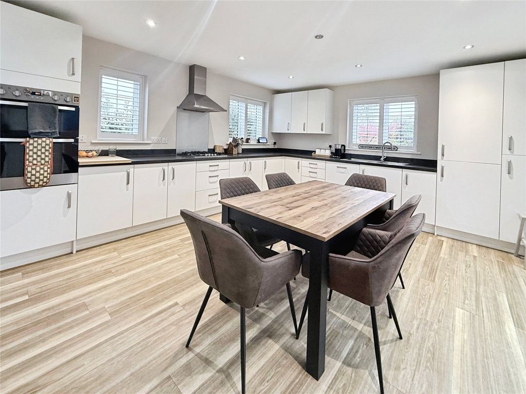 Property photo 3 of 16 Picture 3