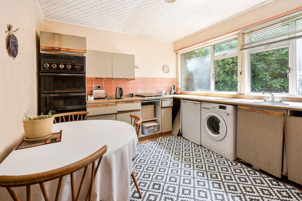 Property photo 3 of 16 Kitchen Breakfast Room