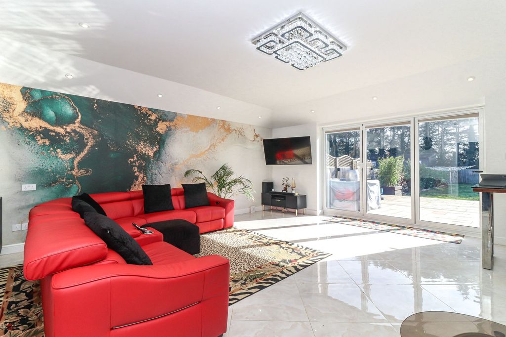 Property photo 2 of 22