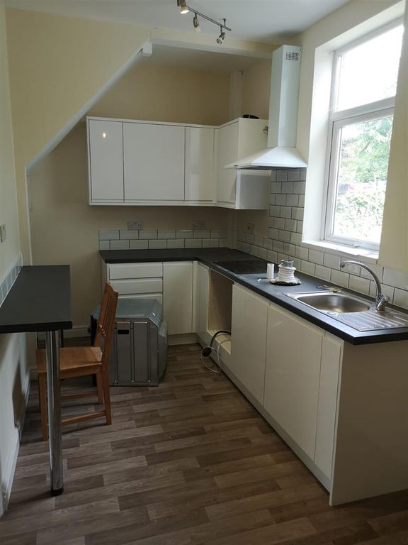 Property photo 3 of 7 Kitchen/Breakfast