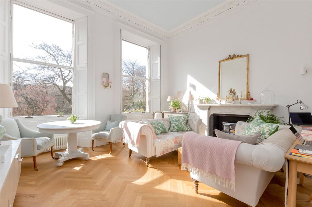 Property photo 2 of 19 Drawing Room