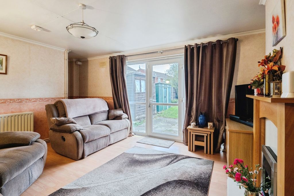 Property photo 3 of 12 Pbox-Img.Jpg