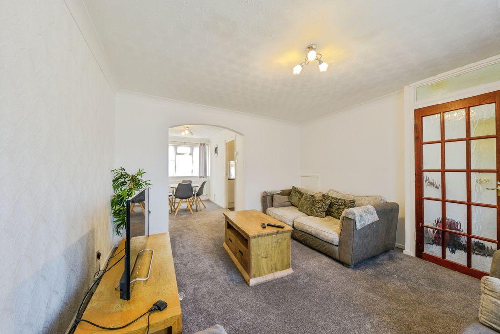 Property photo 3 of 19