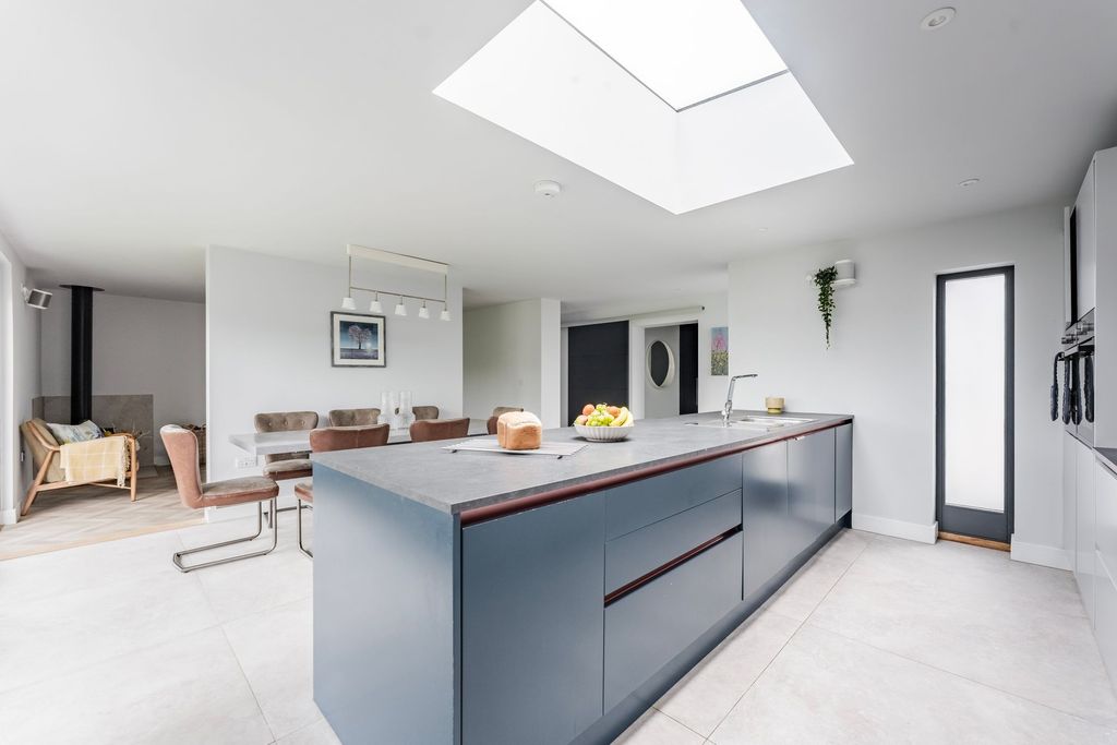 Property photo 3 of 24