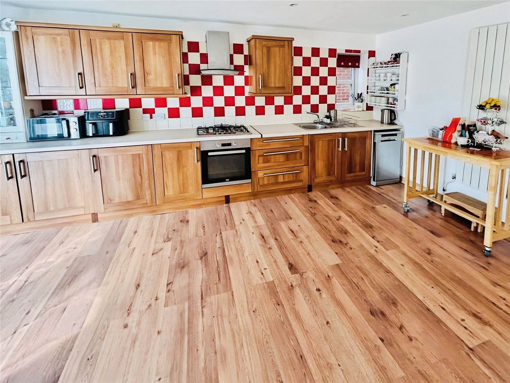 Property photo 2 of 18 Kitchen