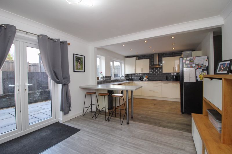 Property photo 1 of 18 Photo 11