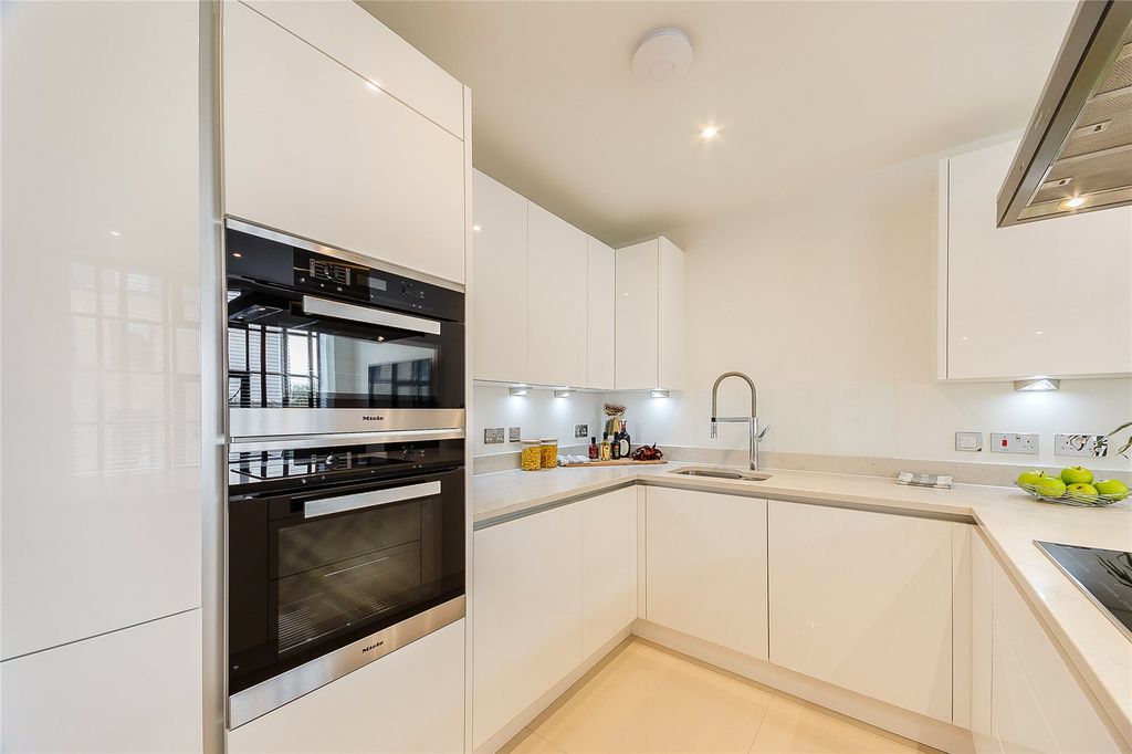 Property photo 2 of 10 Kitchen