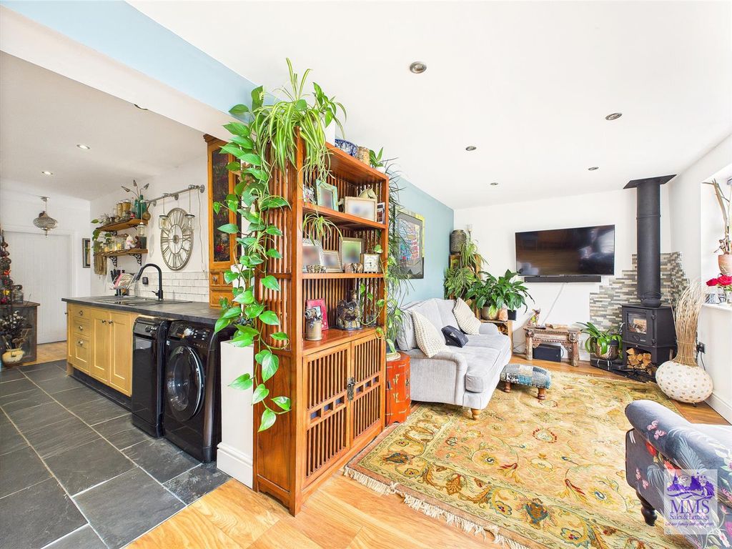 Property photo 1 of 19 Cam04098G0-Pr0038-Still026.Jpg