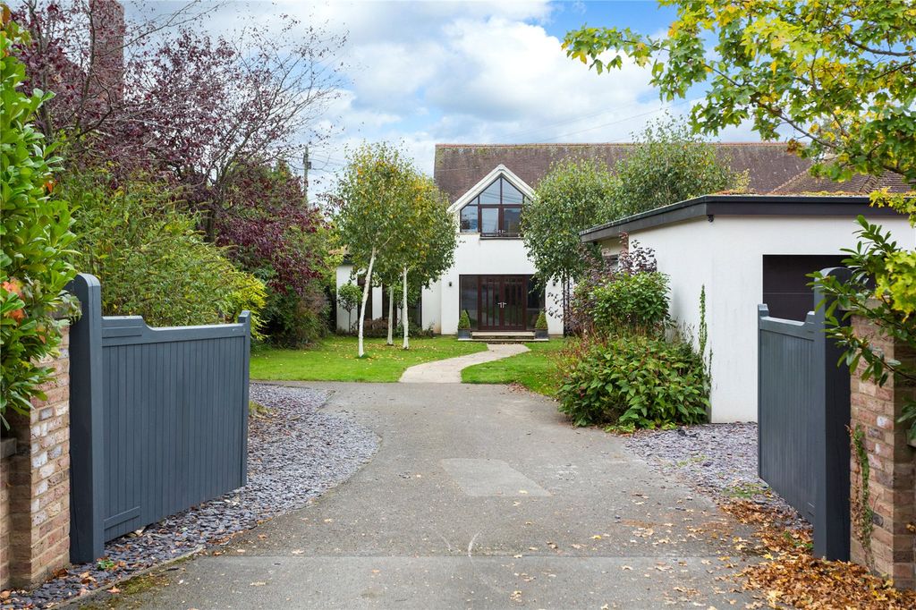 Property photo 1 of 21 Entrance