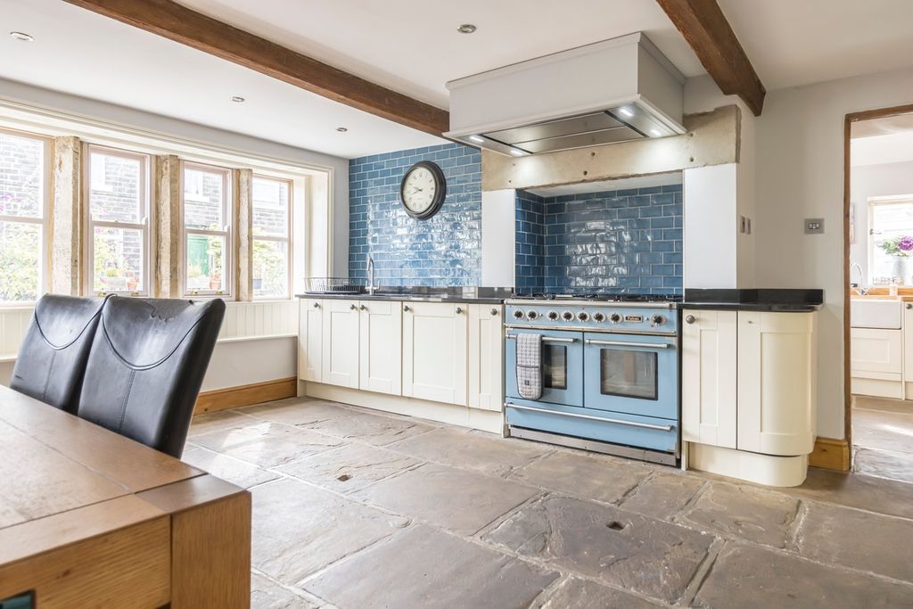 Property photo 2 of 39