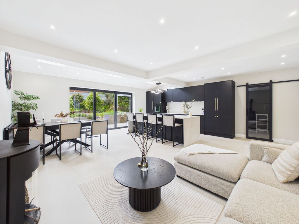Property photo 2 of 34 Open-Plan Living