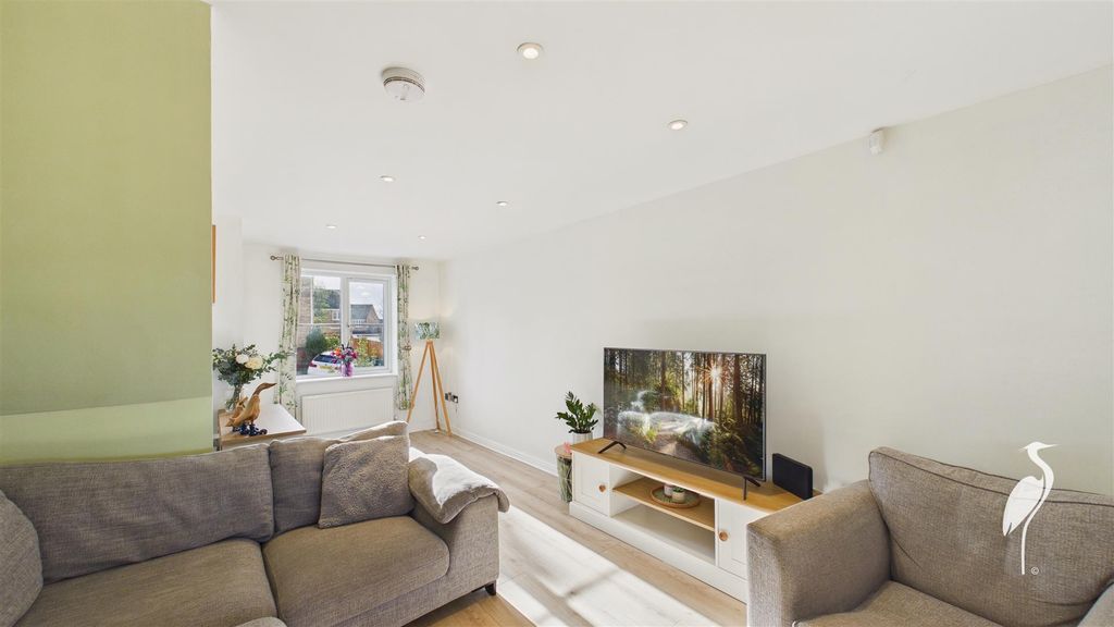 Property photo 2 of 27 Lounge