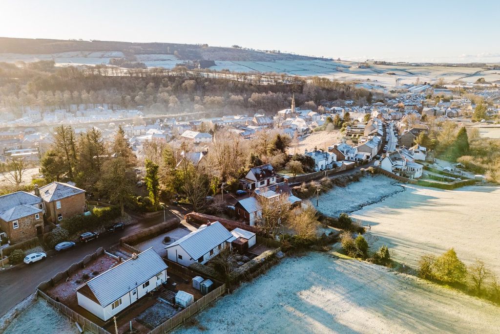 Property photo 2 of 25