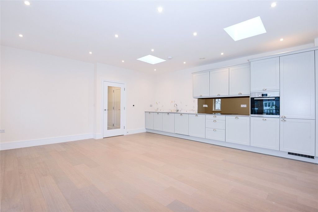 Property photo 3 of 8 Living/Kitchen