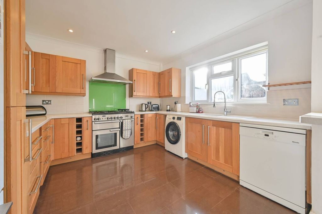 Property photo 2 of 30