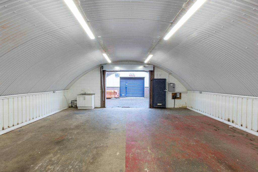 Property photo 2 of 6 An Empty Arch With White Lining