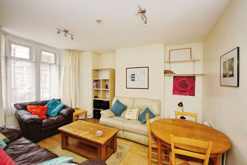 Property photo 2 of 17 Photo