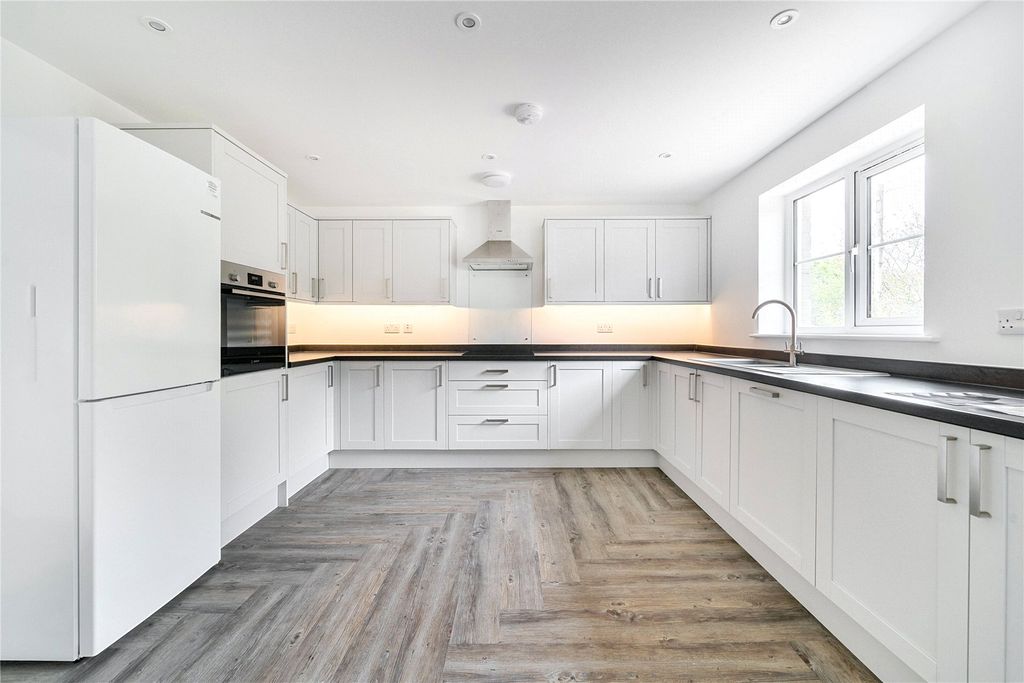 Property photo 3 of 12 Show Home Ex